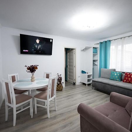 L&R Boutique Apartment Otelu Rosu Exterior foto