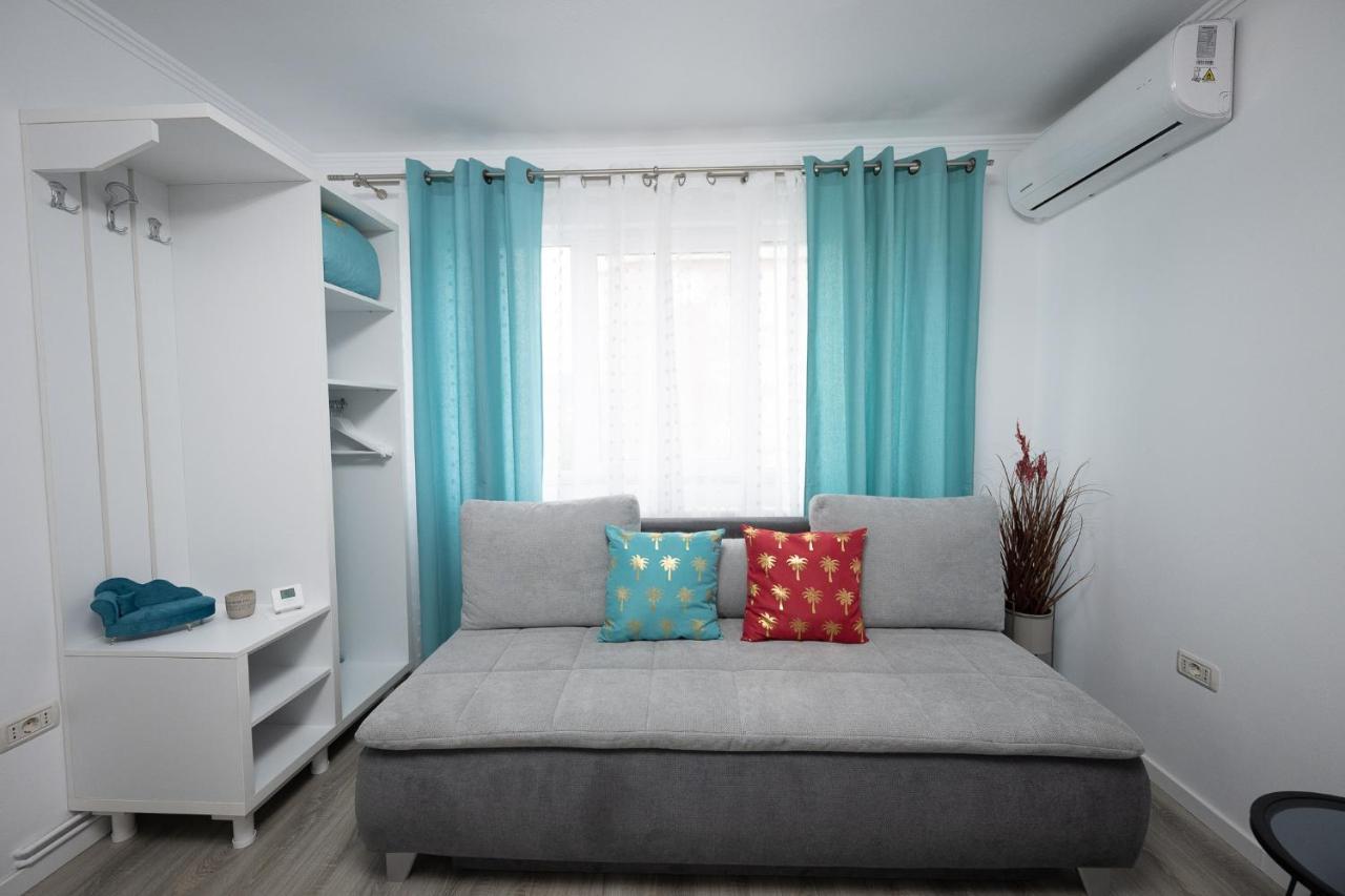 L&R Boutique Apartment Otelu Rosu Exterior foto