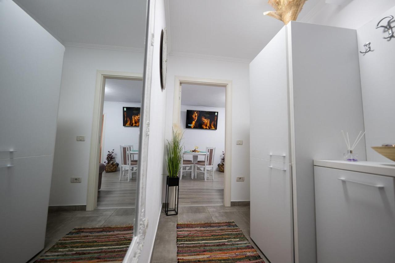 L&R Boutique Apartment Otelu Rosu Exterior foto